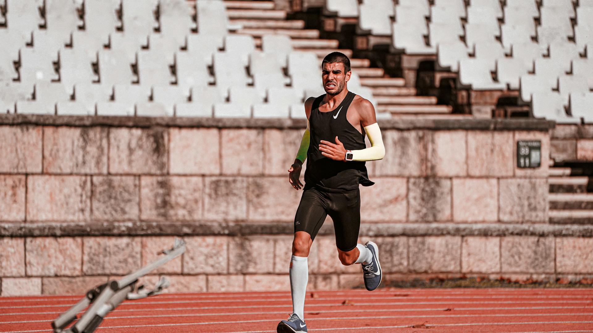 Runner entrenando con tiras nasales